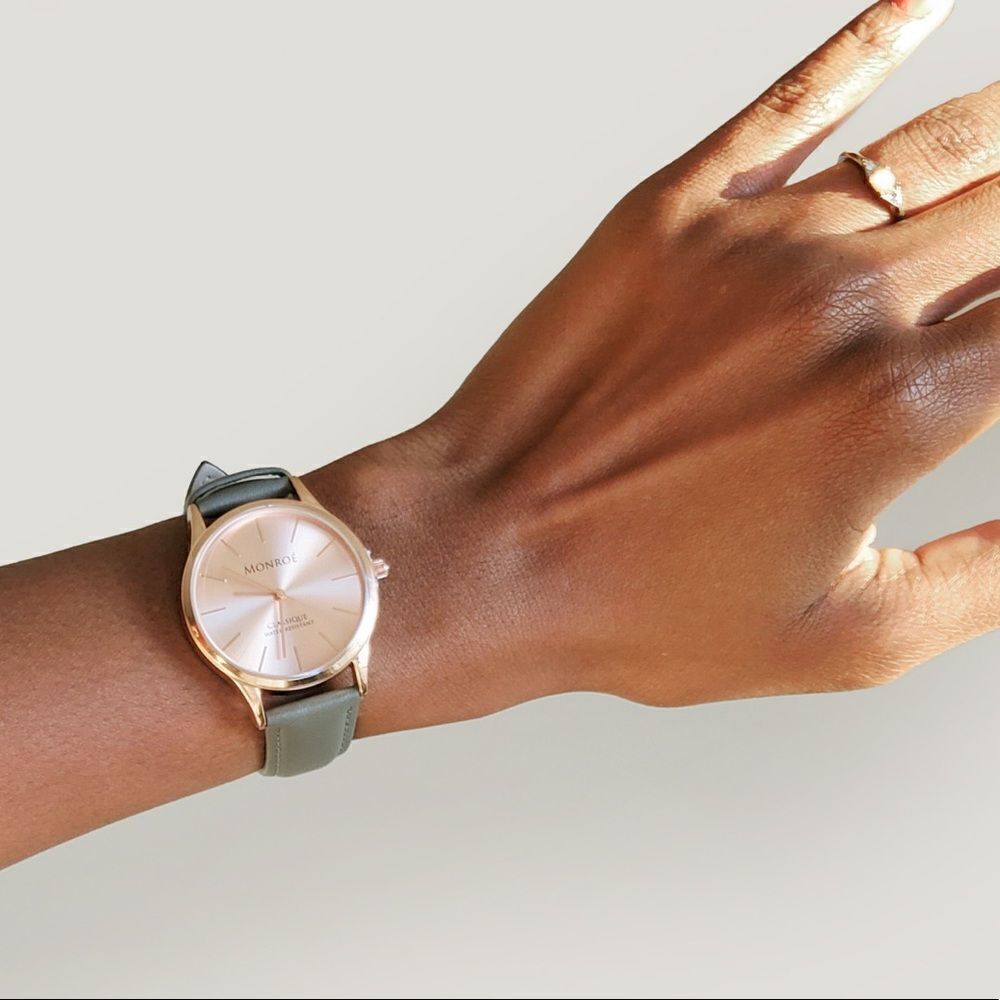 ✨HP✨Monroé Classique Watch in Sunburst Solérose✨